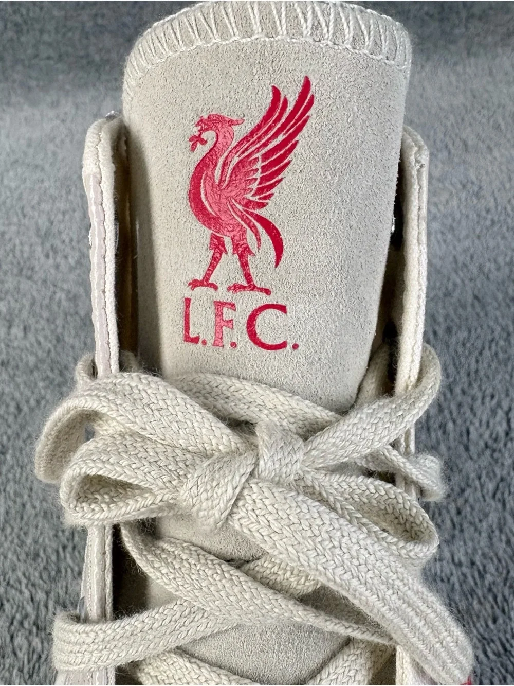 Size US 10.5 UK 9.5 Liverpool F.C. x Converse Chuck 70 High Anfield Stadium - Picture 10 of 16